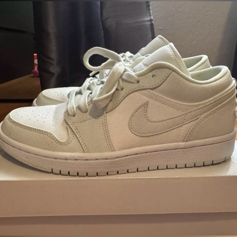 Jordan 1 Low Spruce Aura